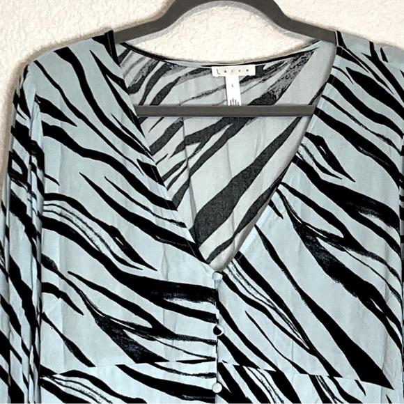 Leith Blue Slash Tulip Hem V-Neck Puffy Sleeves Smoked Back Midi Dress Size L - Picture 5 of 12